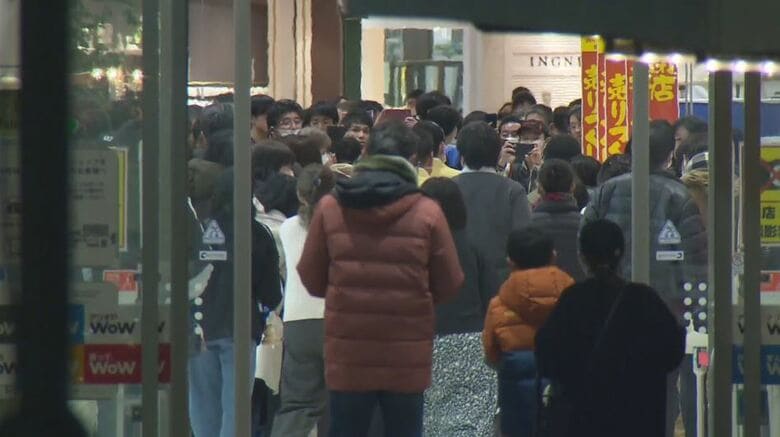 営業最終日　続々と買い物客が