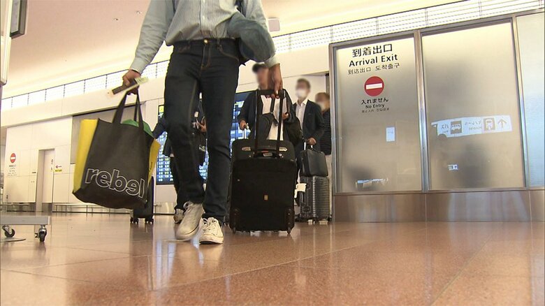 空港では多くの人が行き交うようになった