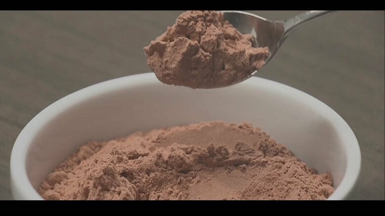 小林製薬は、想定外の成分が含まれた可能性のある紅麹原料製品の製造番号が18種類あると明らかに