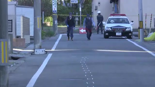 現場にタイヤで血を擦ったような跡