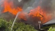 「火のまわりが早かった」住宅など12棟が焼ける火事　約80人で消火　4時間半後に鎮火も、7棟が全焼か　消防士2人を熱中症の疑いで搬送　長野・飯田市
