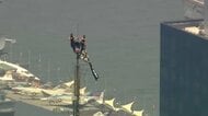 エンパイアステートビルの頂上でプロポーズか　男女2人を拘束…世界各地の高層ビルで危険なパフォーマンス