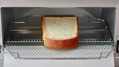 食パンをトースターで焼く時「入れる向き」を意識してる？実は“上を手前”にするとおいしく！3～4枚焼く場合のコツも
