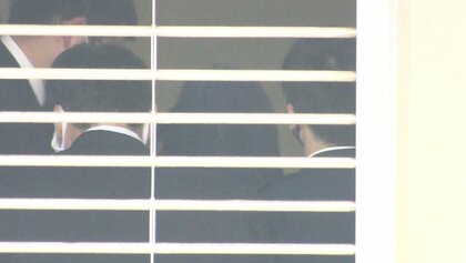 「ナイフを持って襲いかかってきたので正当防衛だ」24歳女性を殺害した容疑…男は無罪主張　検察側「女性が襲いかかった状況はない」