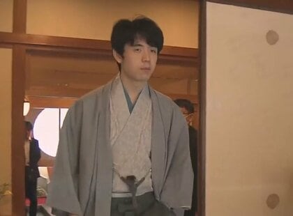 “全冠制覇”目指す藤井七冠　絶対条件の「王位」防衛　“勝負メシ”はスタミナメニュー…第4局の1日目終了