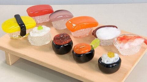 美しすぎるお寿司！「すしのまち」「ガラスのまち」富山で大人気…ガラス工房職人に教わるガラス細工の寿司作り体験