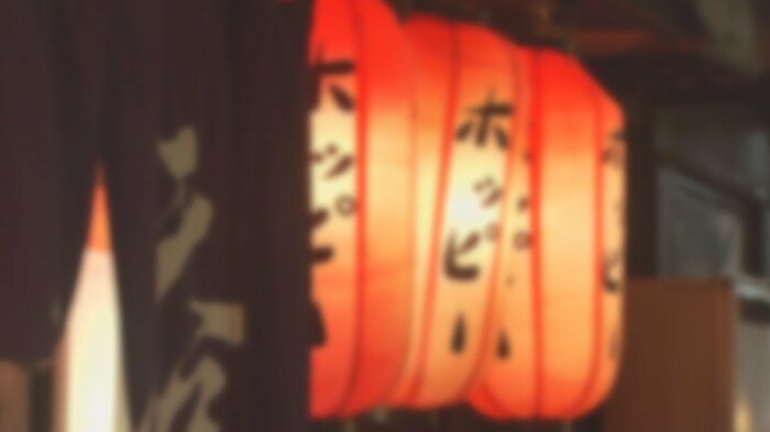 夜の繁華街、最も多いのは中高年層
