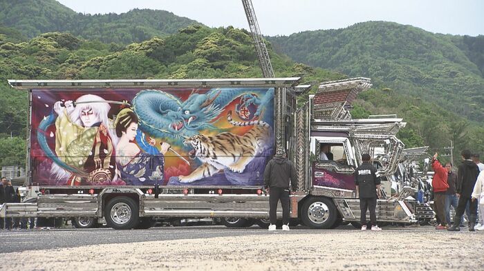 拾い砂浜が絶好のデコトラ“集結”ポイントに