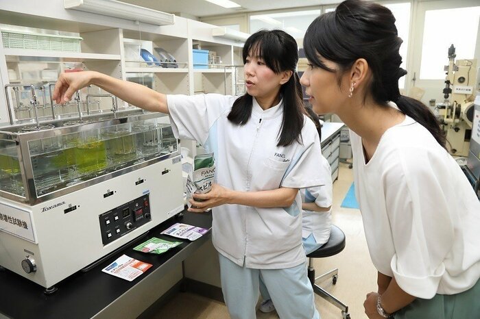 体内と似た環境を作りサプリメントの溶け方を試験