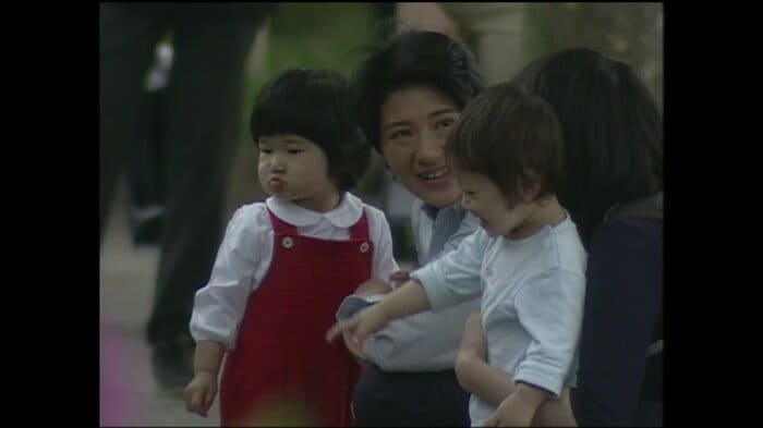 東宮御所近くの公園で親子に話しかけられる雅子さま