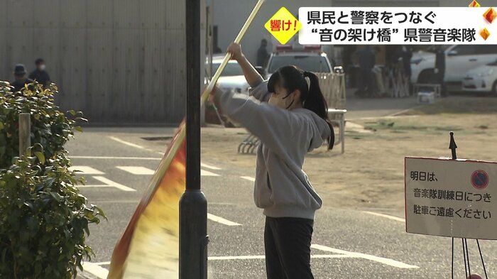 練習するカラーガード隊
