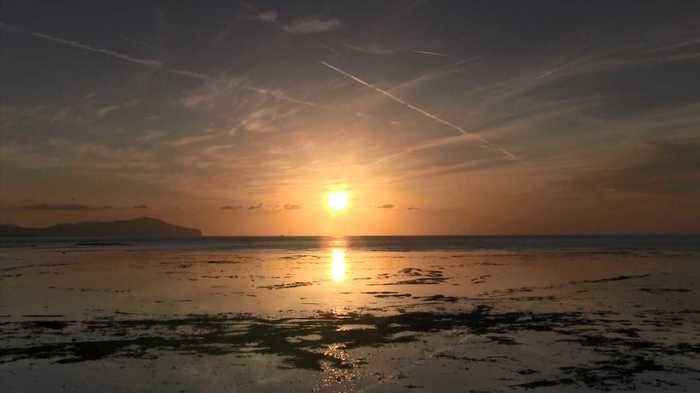 まるでウユニ塩湖のよう…隠岐の夕日鑑賞スポットでSNS映えを狙う