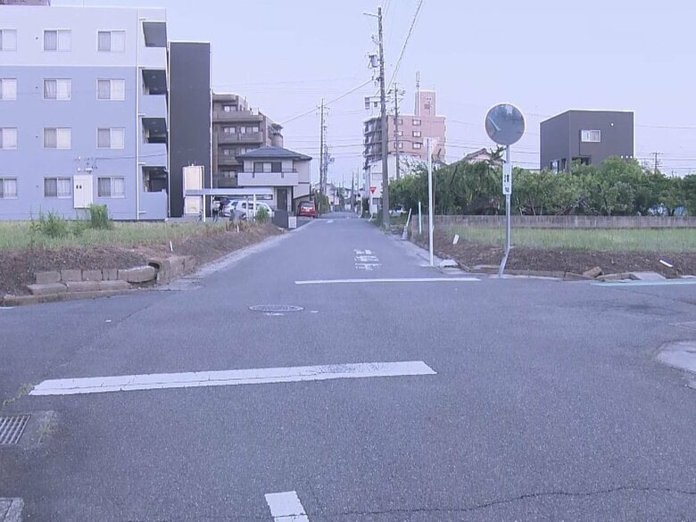 歩道を走り追跡受ける…パトカーから逃走中の原付バイクが軽乗用車と衝突 原付の16歳少年が顔の骨折る｜FNNプライムオンライン
