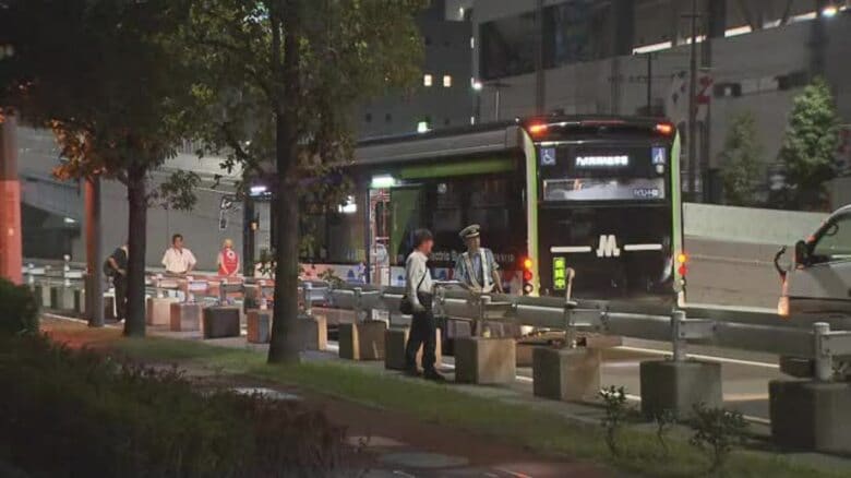 万博シャトルバスが急ブレーキ　乗客2人けが　警察が詳しい状況を捜査｜FNNプライムオンライン