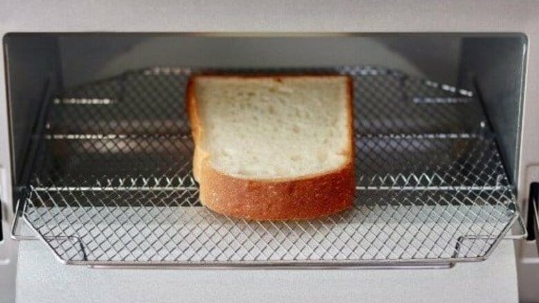 食パンをトースターで焼く時「入れる向き」を意識してる？実は“上を手前”にするとおいしく！3～4枚焼く場合のコツも｜FNNプライムオンライン