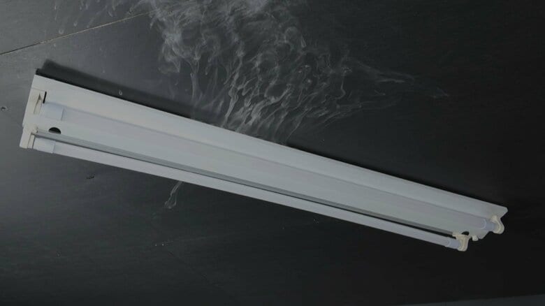 蛍光灯をLEDに変えただけでは危険！古い蛍光灯“器具”の発火事故に注意　10年使用で内部部品劣化も　NITE｜FNNプライムオンライン