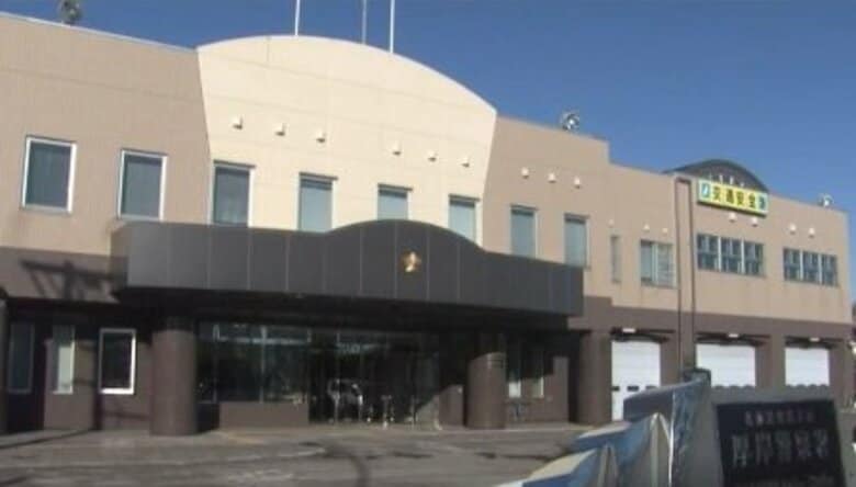 【なぜ？】海岸で70代女性のお尻を蹴とばしてケガ負わせた61歳男を逮捕…複数人で作業中に何らかのトラブルか？＜北海道・厚岸町＞｜FNNプライムオンライン