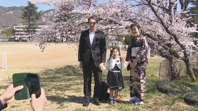 「 あっという間だった。元気に育って」小学校で入学式　何、頑張る？新1年生「給食を残さない」｜FNNプライムオンライン