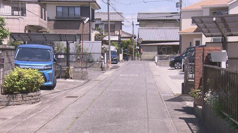 早朝からケンカのような声…自宅前で76歳父親の腹を刺してケガさせたか 殺人未遂容疑で23歳息子を逮捕｜FNNプライムオンライン