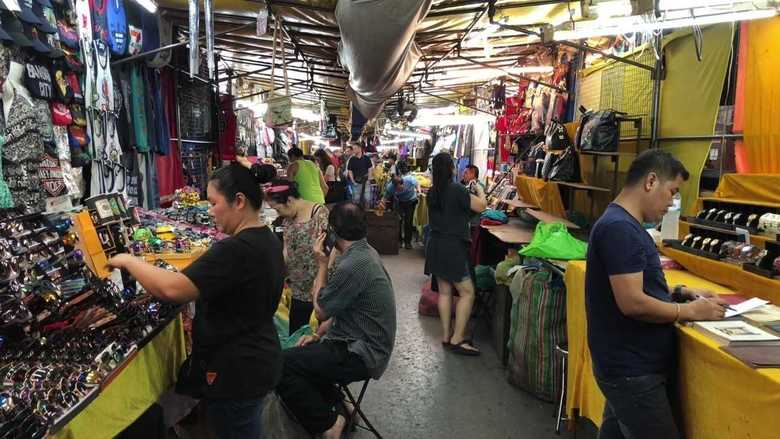 バンコクの街中にあふれるコピー商品