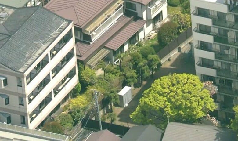 クマは仙台市中心部のマンションに居座った