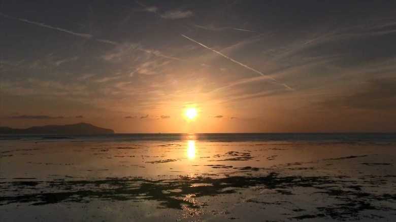 まるでウユニ塩湖のよう…隠岐の夕日鑑賞スポットでSNS映えを狙う