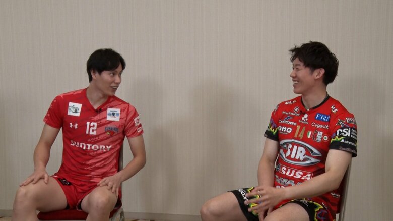 髙橋に指摘され、うろたえる石川