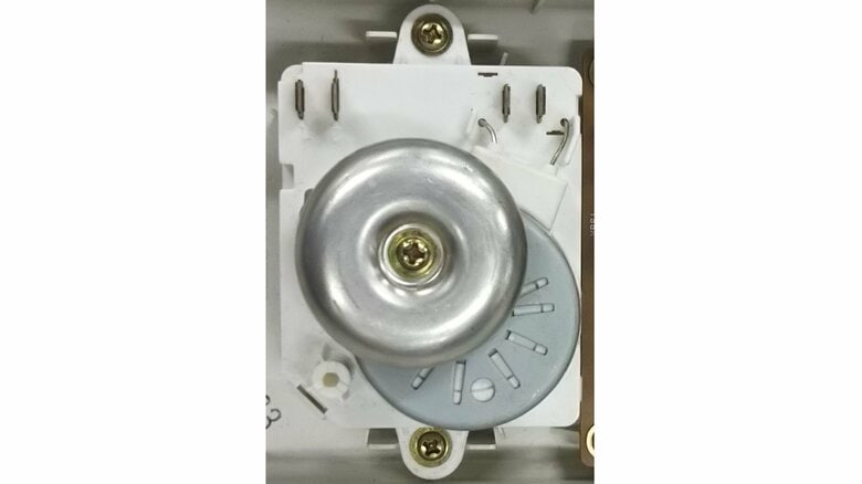 レンジ内部のタイマー。「チン」はここが鳴らしている（提供：シャープ）