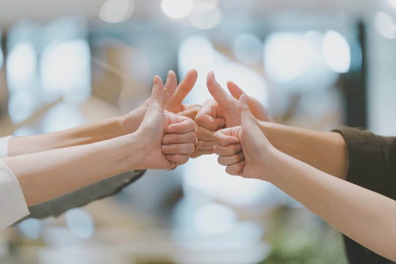 「いいね」をお金に換算するとどれくらい？（画像：イメージ）