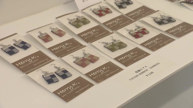 畳べりを使ったピアス　