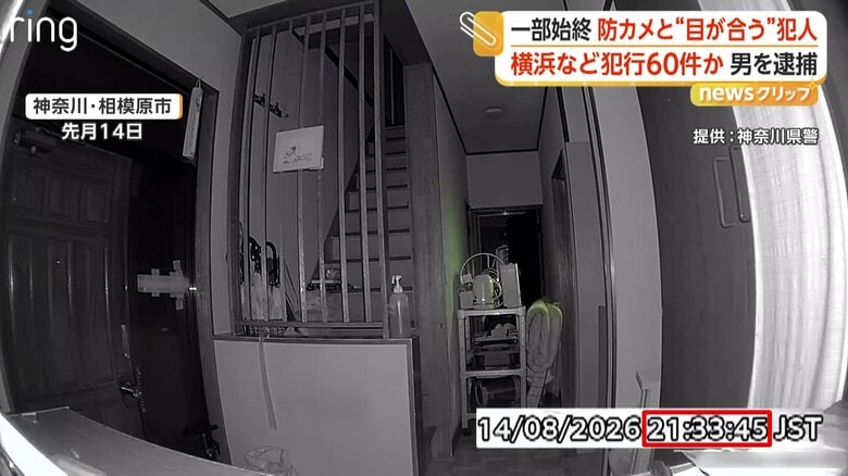 ドアの向かいの壁にうっすら明かりが