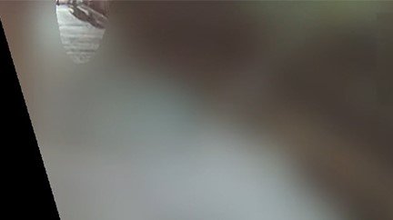 佐藤容疑者が携帯電話を捨てた場所で立ち止まるのを捉えた防犯カメラ