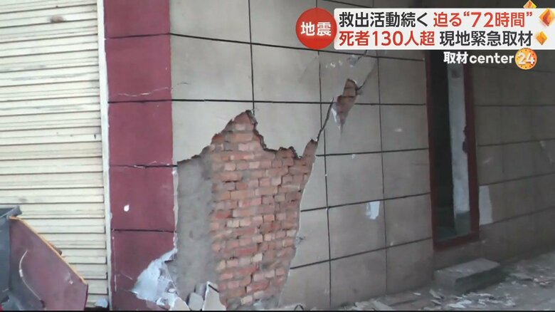 壁ははがれ落ち、中のレンガがむき出しの状態に