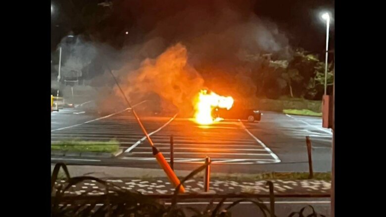 発生直後の車両火災の様子（視聴者撮影）