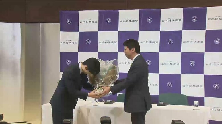 地元・名古屋で会見を行った藤井聡太八冠(21)