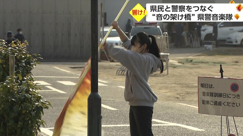 練習するカラーガード隊