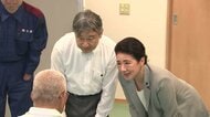 天皇皇后両陛下　熊本地震の被災者お見舞い　1日も早い復興願い　胸元には「くまモン」バッジ　子どもたちとも笑顔で交流