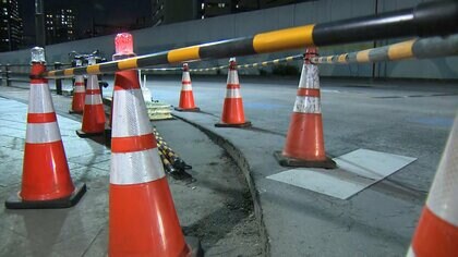 東京・品川区のリニア工事現場近くで道路が隆起…車道と歩道の間に最大13センチの段差が　JR東海は作業中断