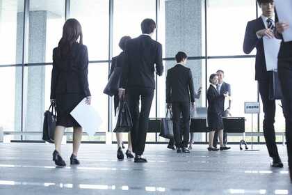 “新型コロナウイルス”で合同説明会が次々中止…介護現場の人手不足は死活問題にも