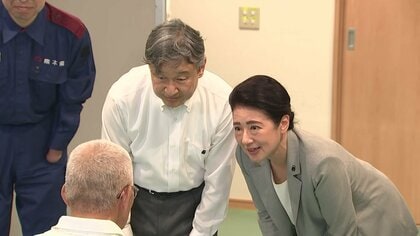 天皇皇后両陛下　熊本地震の被災者お見舞い　1日も早い復興願い　胸元には「くまモン」バッジ　子どもたちとも笑顔で交流