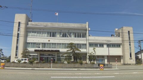 【速報】富山県入善町で建物火災 「納屋の2階から黒煙が出ている」 逃げ遅れの情報も