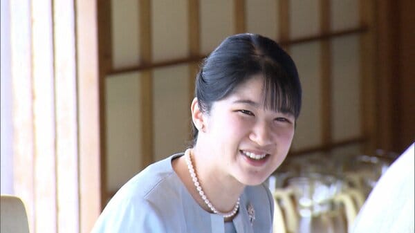 天皇皇后両陛下　日本芸術院賞受賞者らと宮中茶会　愛子さまは「ガンダム」の話題で歓談　佳子さまも出席｜FNNプライムオンライン