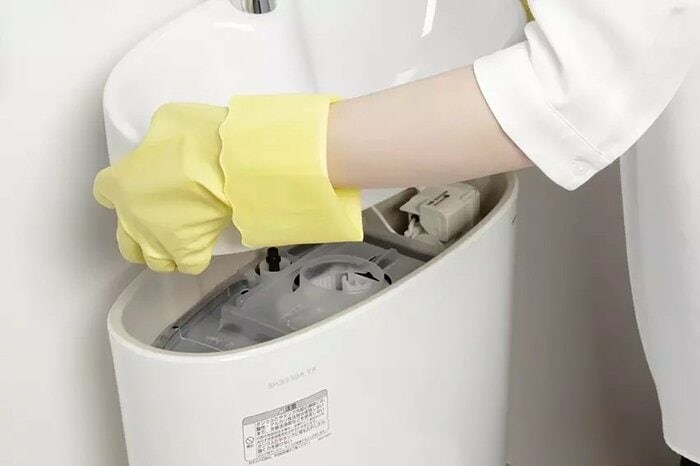 手洗器はタンクから取り外せる(提供:TOTO株式会社)