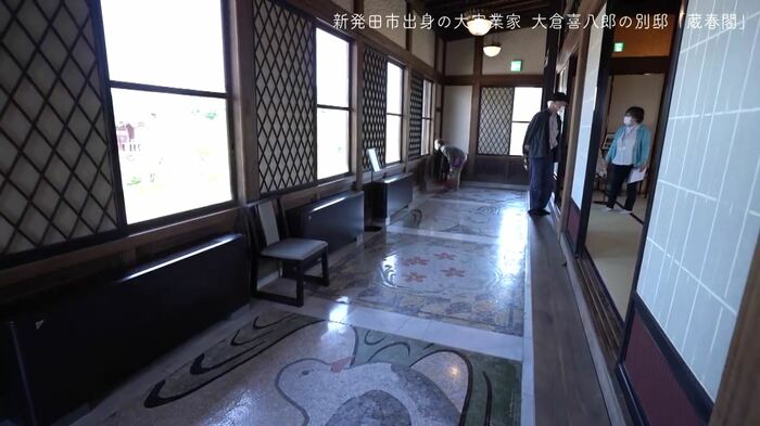 一階の床とは違い、大理石でできている