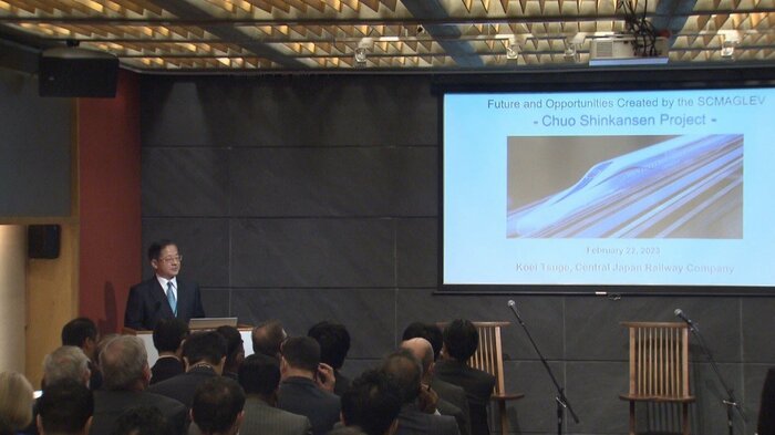 ニューヨークで講演するJR東海・柘植会長(22日)