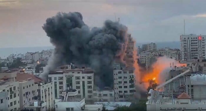 イスラエル軍はガザ地区の高層ビル「パレスチナ・タワー」を破壊
