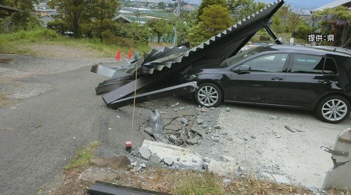 車庫の被害（提供：県）