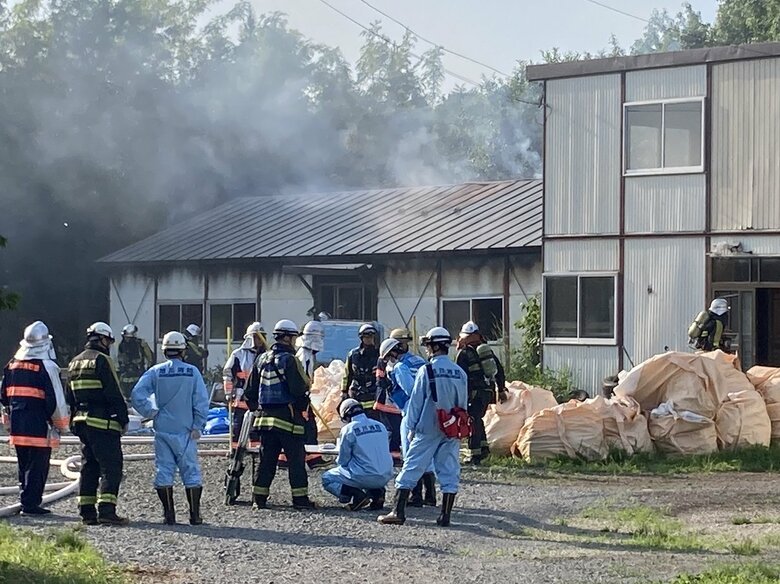 【速報】「建物から煙が見えている」北海道旭川市で倉庫が燃える火事が発生＿消防車9台出動＿負傷者なし｜FNNプライムオンライン