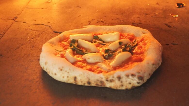 「記憶に残るピザ屋」に…石窯で焼くピザが人気のキッチンカー　脱サラで芽生えた“薪のある生活”への憧れ｜FNNプライムオンライン