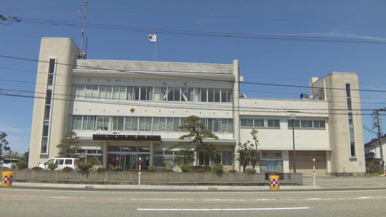 【速報】富山県入善町で建物火災 「納屋の2階から黒煙が出ている」 逃げ遅れの情報も｜FNNプライムオンライン